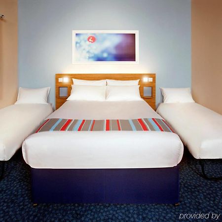 Travelodge Battersea Londres Exterior foto